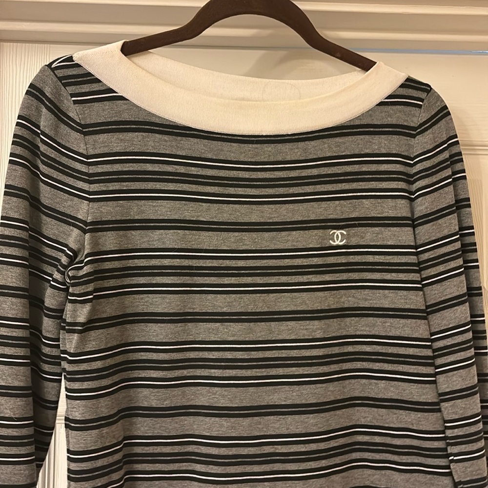 Authentic CHANEL striped boatneck tunic with 3/4 length sleeves. Size 40
